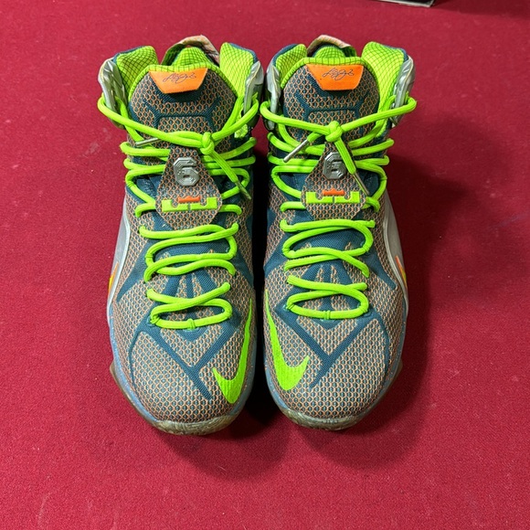 LeBron trillion dollar man - Picture 4 of 6